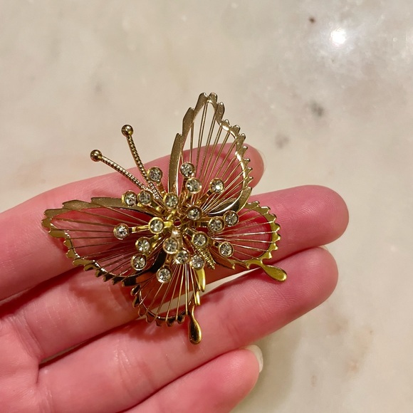 Monet Signed Gold Butterfly Brooch - Picture 4 of 6